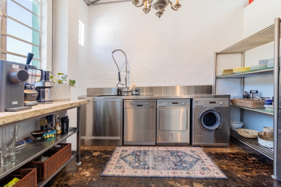 To Let 1 Bedroom Property for Rent in Woodstock Western Cape